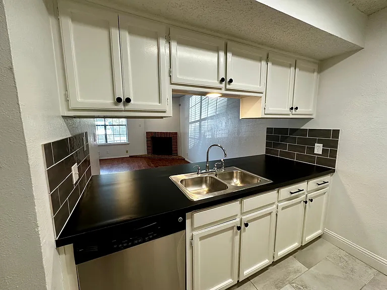 716 W Mulberry St #18 — Photo 23