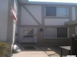 581 Blue Ridge Dr, Medford, NY 11763