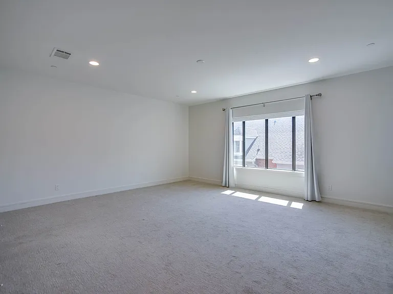2127 Clark St #104 — Photo 10