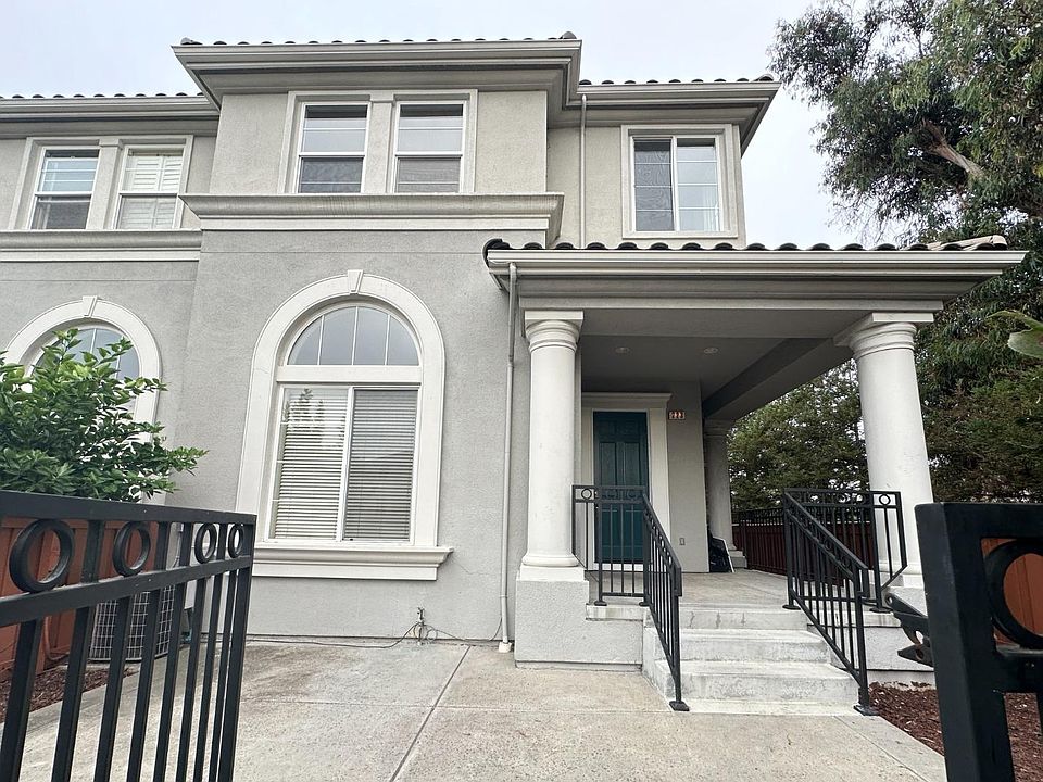 1st image of 223 Vista Roma Way
