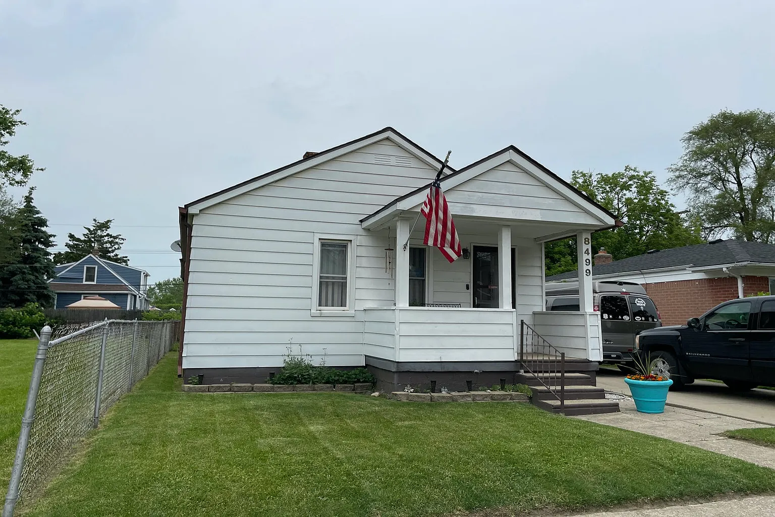 8499 Timken Ave photo 1