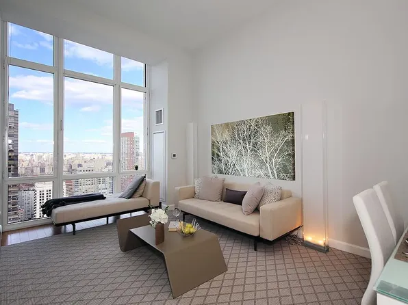160 W 62nd St, New York, NY