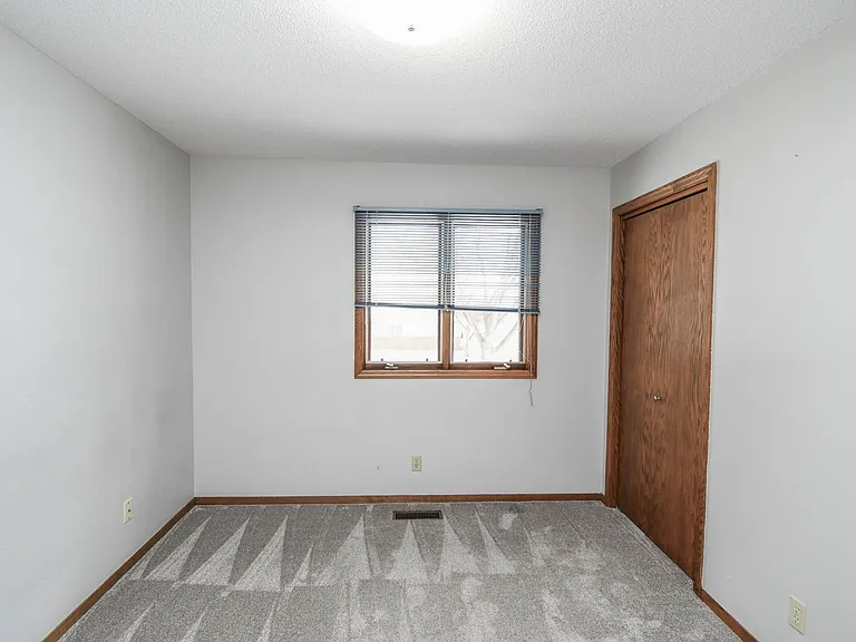 2213 S Wellington Ave — Photo 26