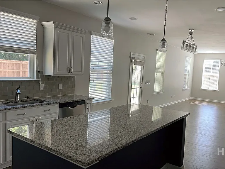 604 Majestic Dr — Photo 10