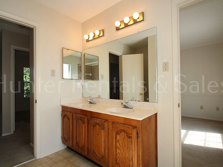 1905 Meadowbrook Dr — Photo 19