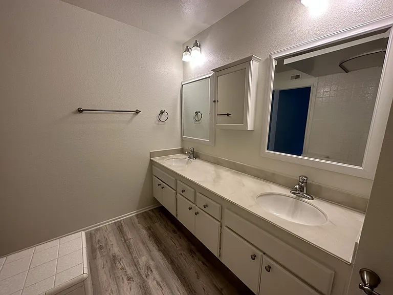 26626 Guadiana — Photo 2