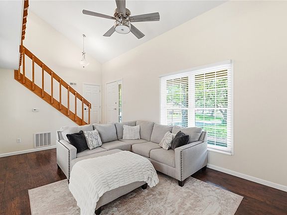 5th image of 1007 Foxshire Pl