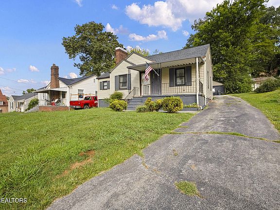 3rd image of 2425-2425 Buffat Mill Rd NE