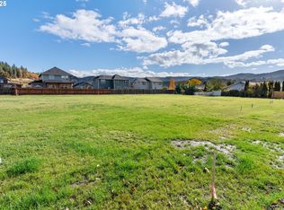 3165 Maple Rd, Hood River, OR 97031