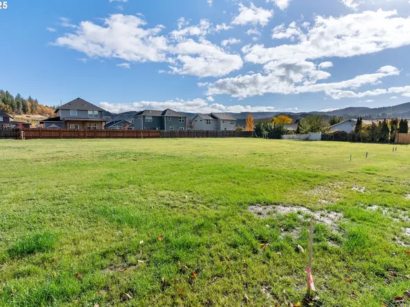 3165 Maple Rd, Hood River, OR 97031