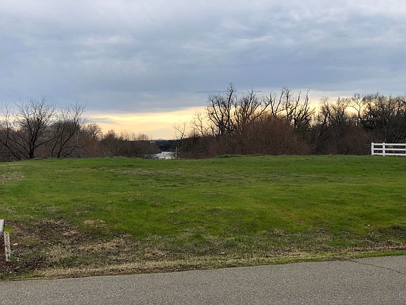 4th image of 22435 Edgewater Dr