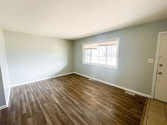 4th image of 10202-10204 Catalina Drive Ave