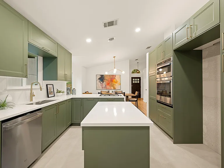 7302 Potters Trl — Photo 8