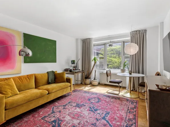 305 East 24th Street 4L image 1 of 11