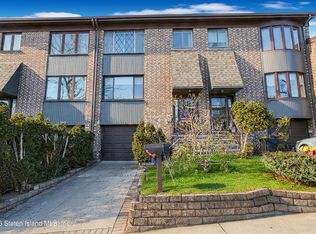 321 Hillbrook Dr, Staten Island, NY 10305