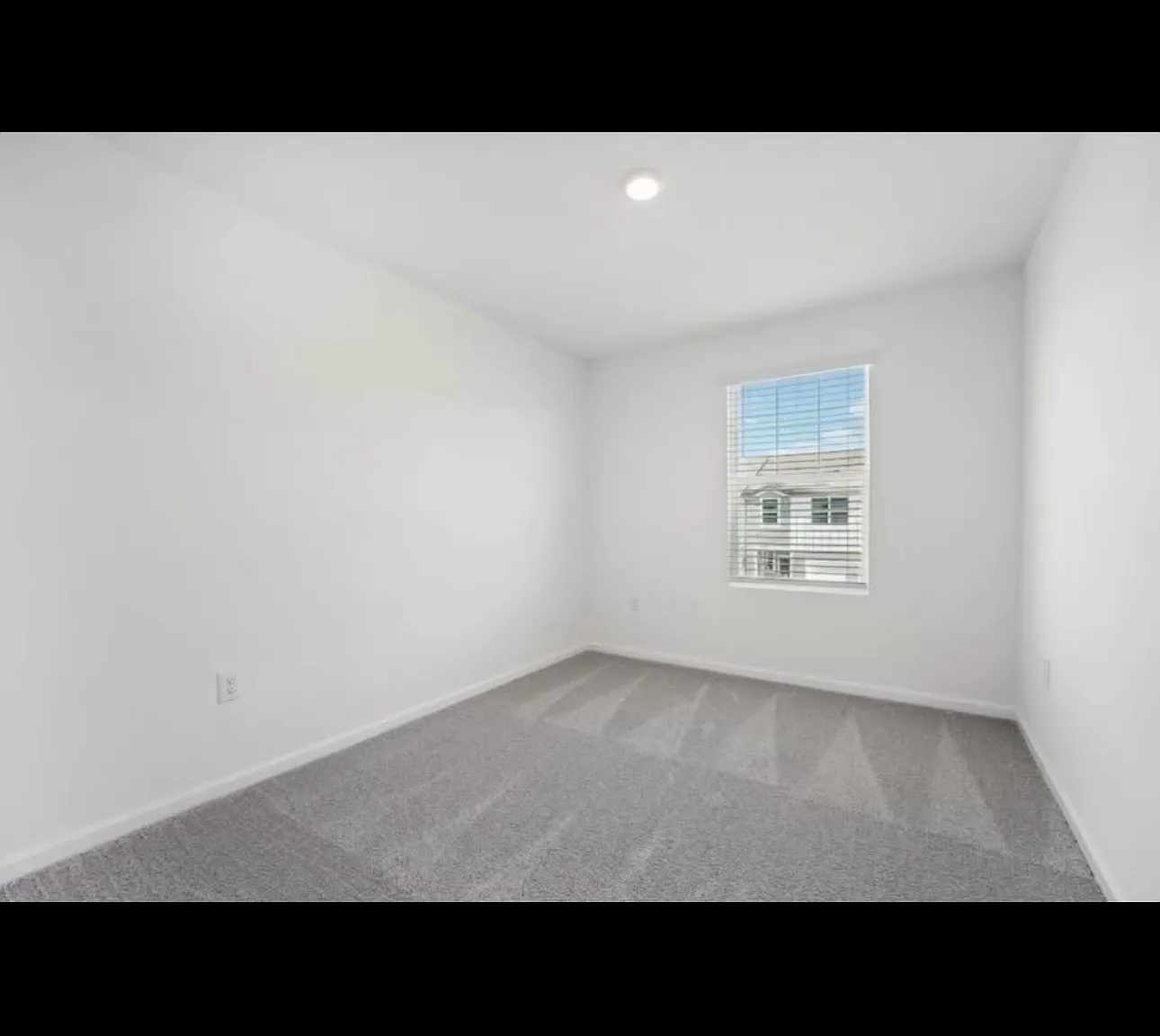 3 bed, 2.5 bath, 1386 sqft, $900 — Photo 2