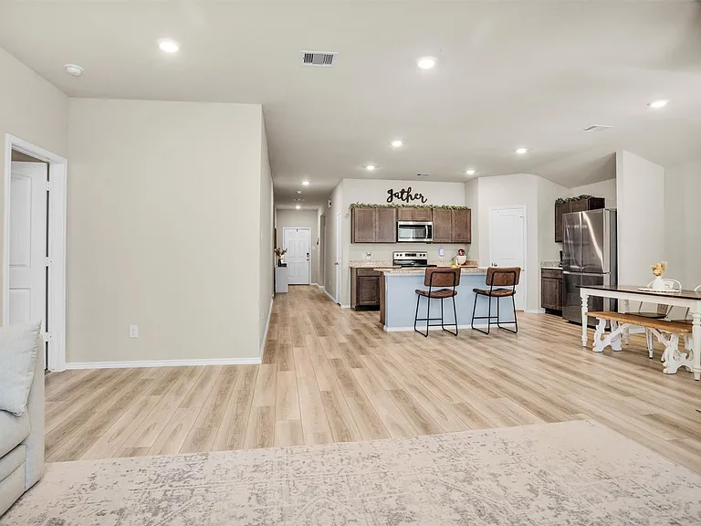 312 Pecos Dr — Photo 18