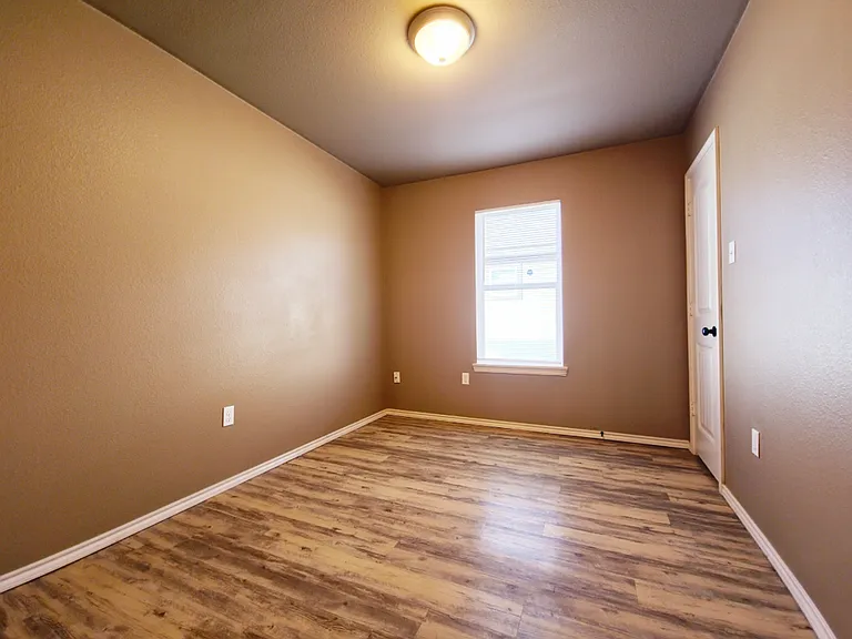 2226 E Main St — Photo 5