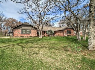 1811 Red Fox Rd, Edmond, OK 73034