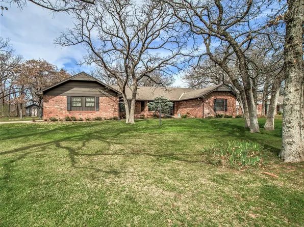 1811 Red Fox Rd, Edmond, OK 73034