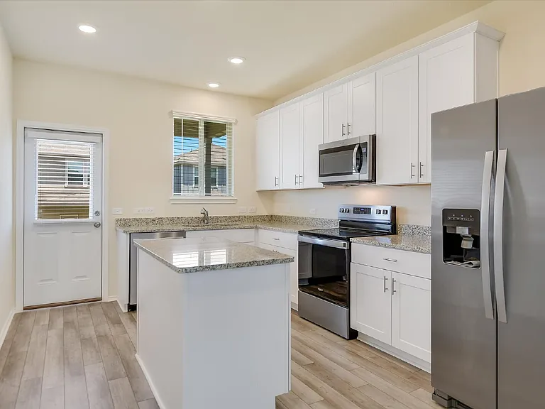 216 The Duke Dr — Photo 8