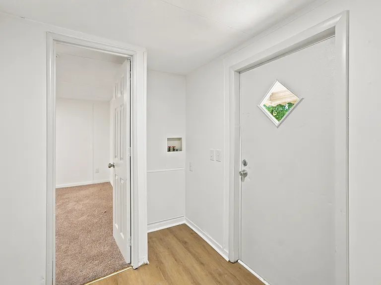 1046 Artic Loop — Photo 20