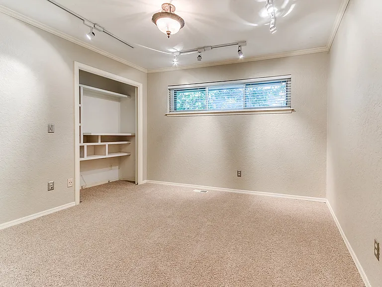 6313 Avalon Ln — Photo 32