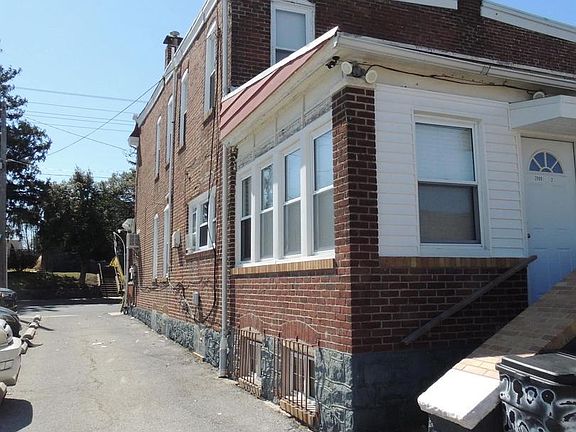 3rd image of 2909 Lancaster Ave