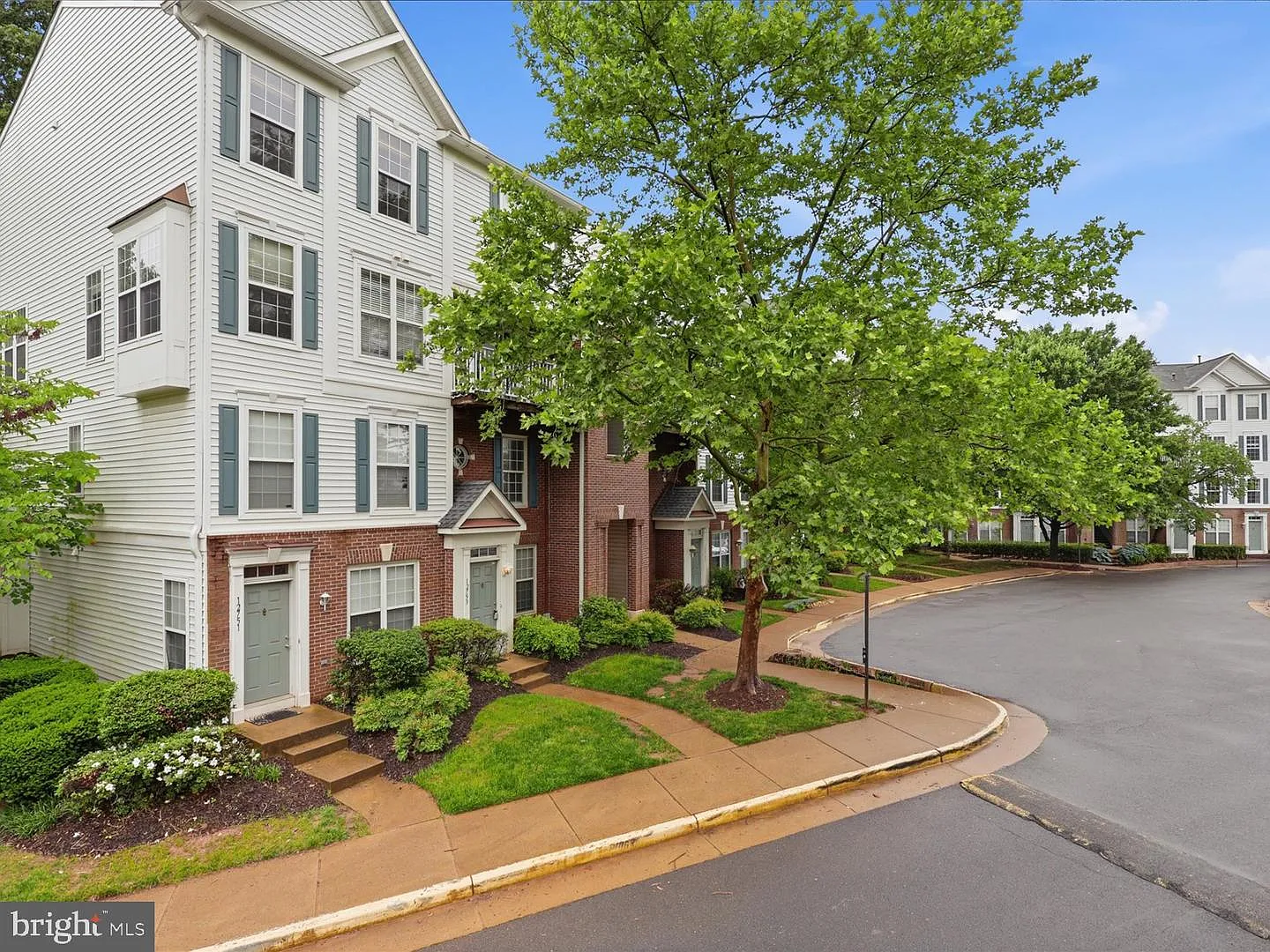 2 bed, 2.5 bath, 1360 sqft, $2,750 — Photo 2