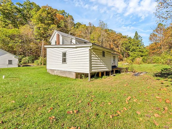 6th image of 58 Brown Bear Hollow Rd