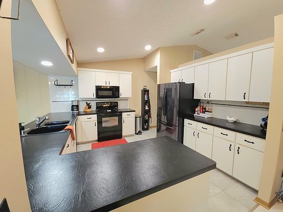 3rd image of 2549 SE Oaklyn St