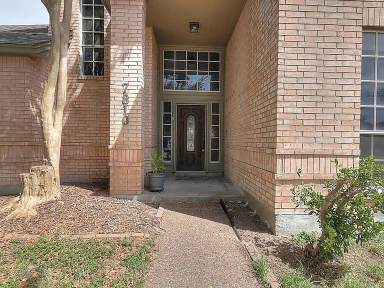 7810 Duchess St — Photo 32