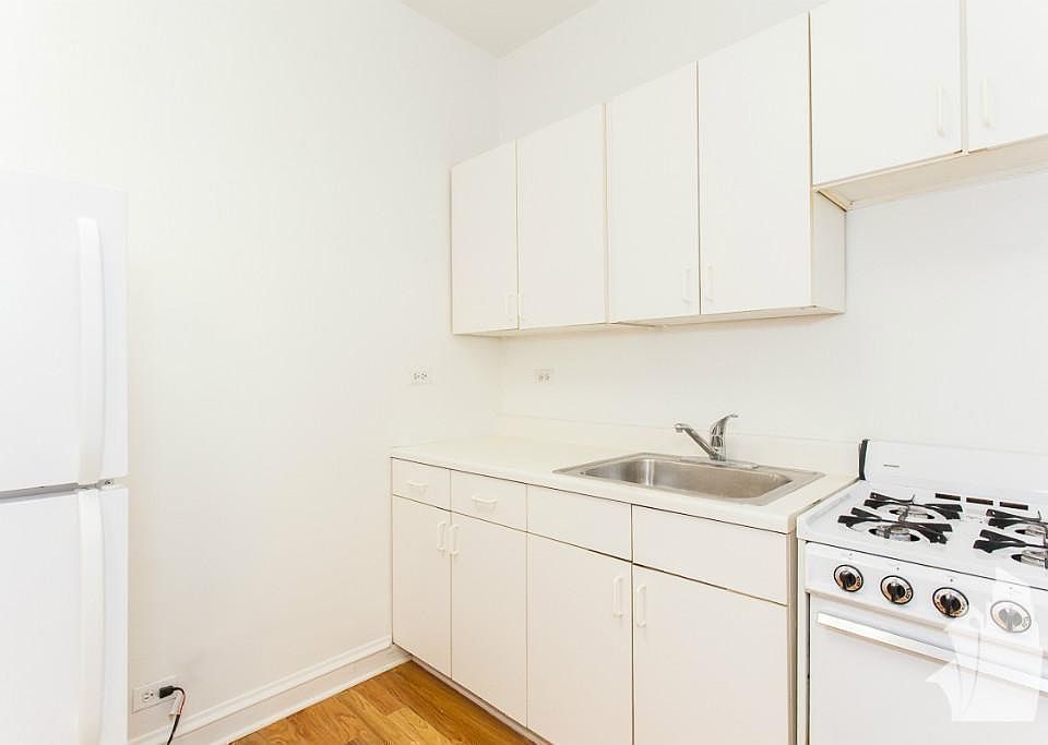 1st image of 538 W Wellington Ave #113C