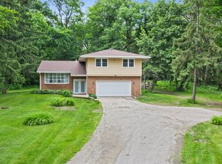 5094 Sherwood Forest Rd, Rockford, IL 61109