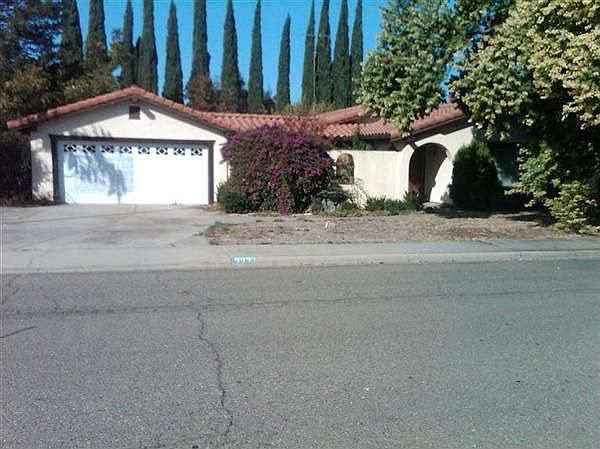2nd image of 327 Vicki Lynn Ln