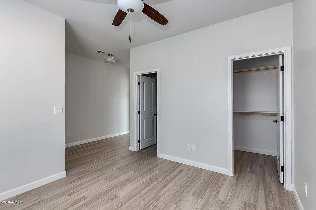 3 bed, 2.5 bath, 2049 sqft, $3,100 — Photo 2
