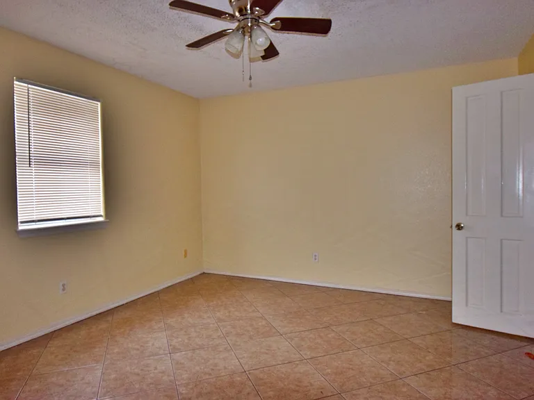 2210 W Elisa Ln — Photo 23