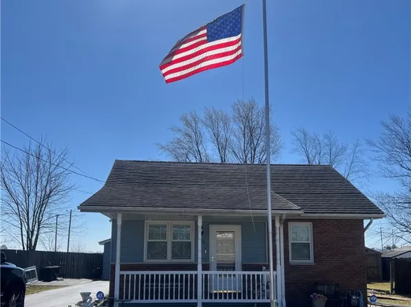 233 E Water St, Argenta, IL 62501