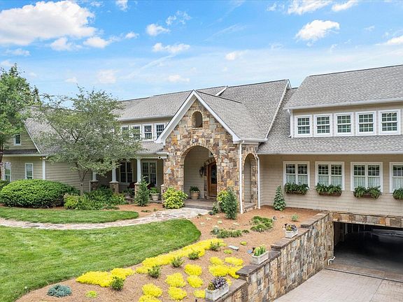 5th image of 119 Blue Herron Dr