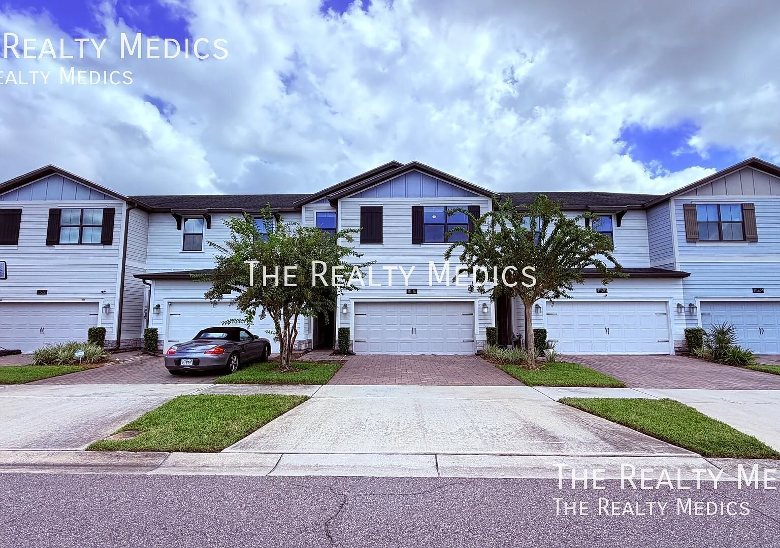 Gorgeous 4 Bedroom, 3.5 Bathroom Townhome In Orlando!! — Photo 2