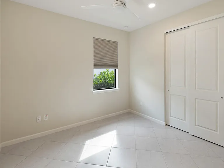 471 SE Vallarta Dr — Photo 25