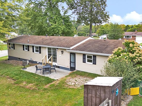 3rd image of 1067 Oakdale Dr