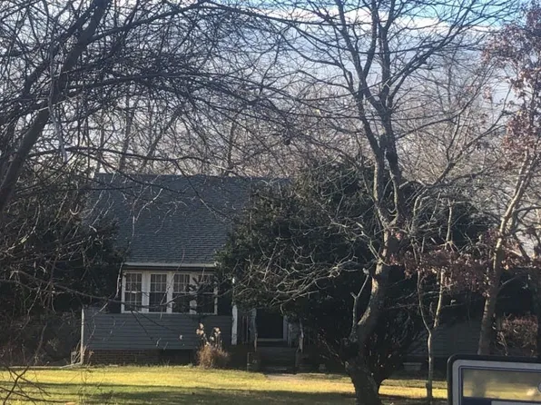 94 Wards Ln, Bellport, NY 11713