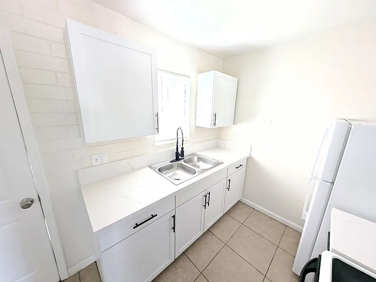 2602 N 14th Ave — Photo 14