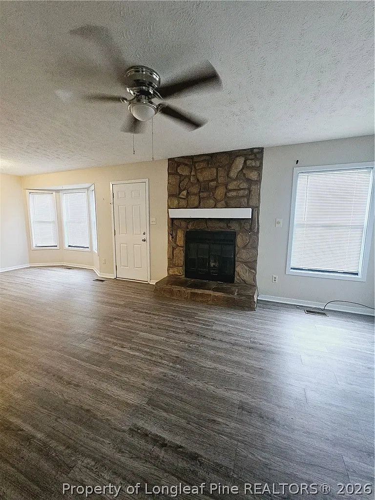 3 bed, 2.0 bath, 1223 sqft, $1,450 — Photo 3
