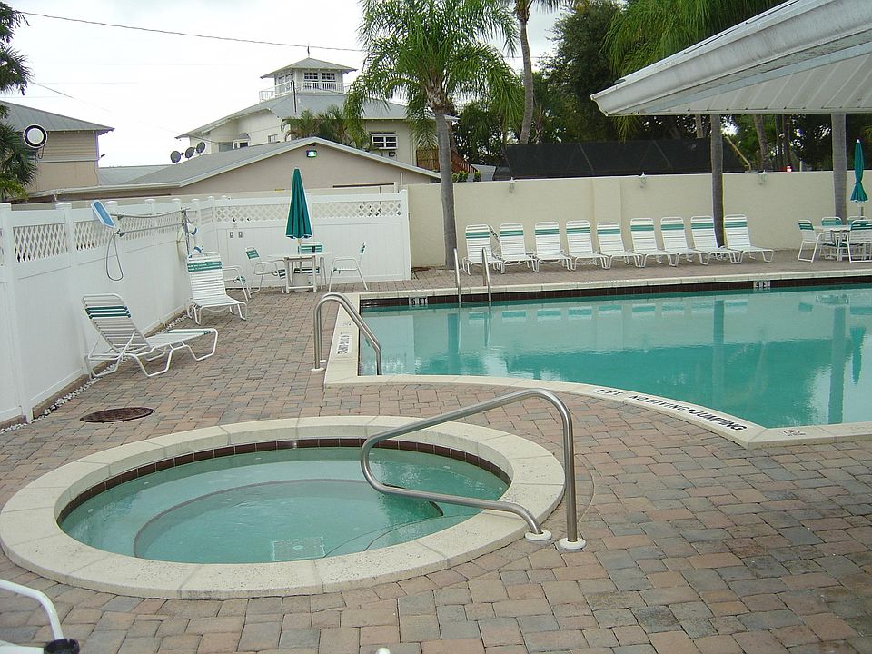 1st image of 197 SE Village Drive Unit 197
