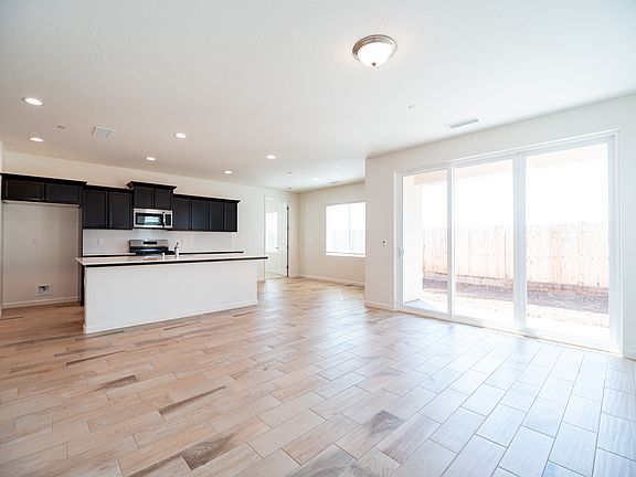 5th image of 2441 N Burl Ave