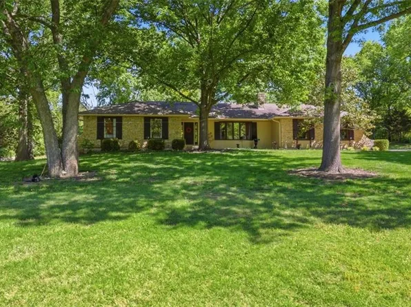 3200 Robinson Pike Rd, Grandview, MO 64030