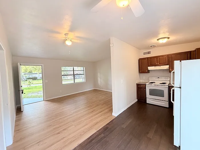 3 bed, 1.0 bath, 1034 sqft, $1,800 — Photo 4