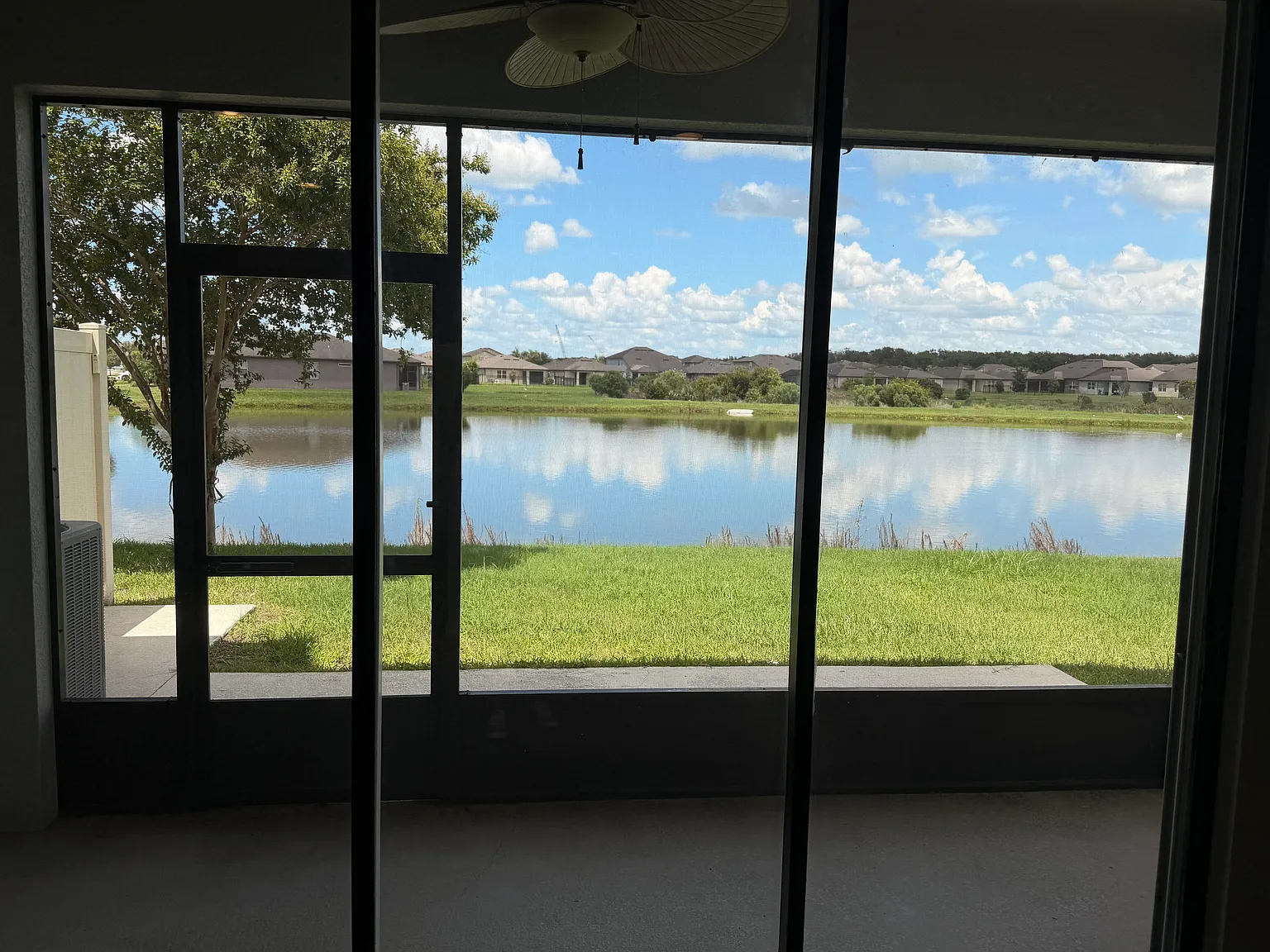 3 bed, 1880 sqft, $2,400 — Photo 2